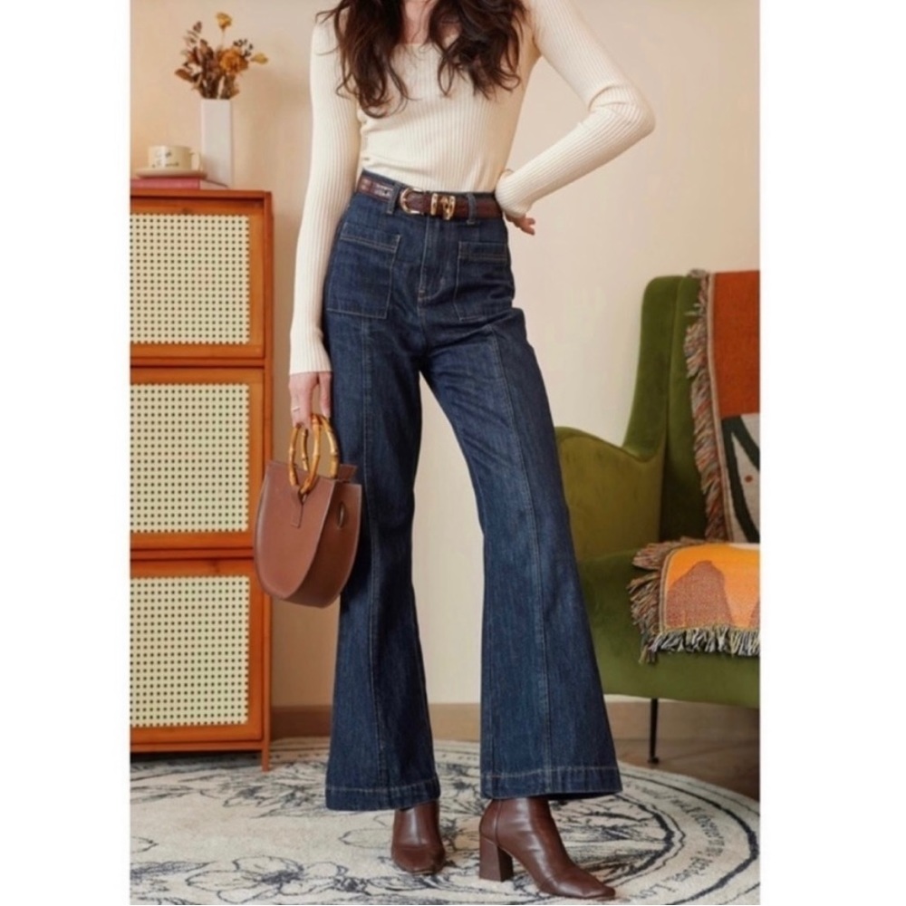 Flared cropped sailor jeans.Deep blue. Side S.Retro looking.